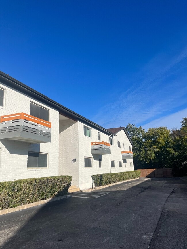 Photo - Creekline Apartments