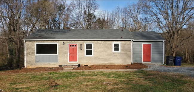 Cute 3 bedroom, 1 bathroom in Winston Salem - Cute 3 bedroom, 1 bathroom in Winston Salem House