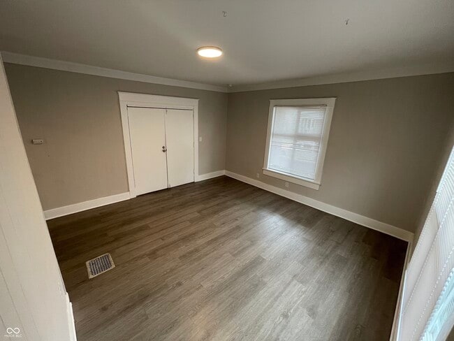 Photo - 129 W Hendricks St Unit 7