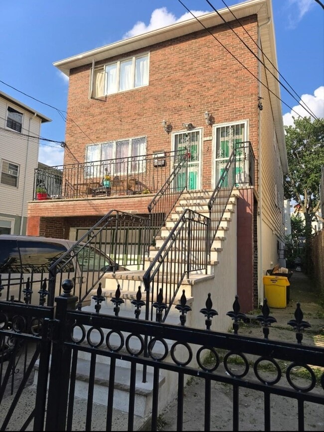 Building Photo - 126 Seaview Ave Unit Ground floor