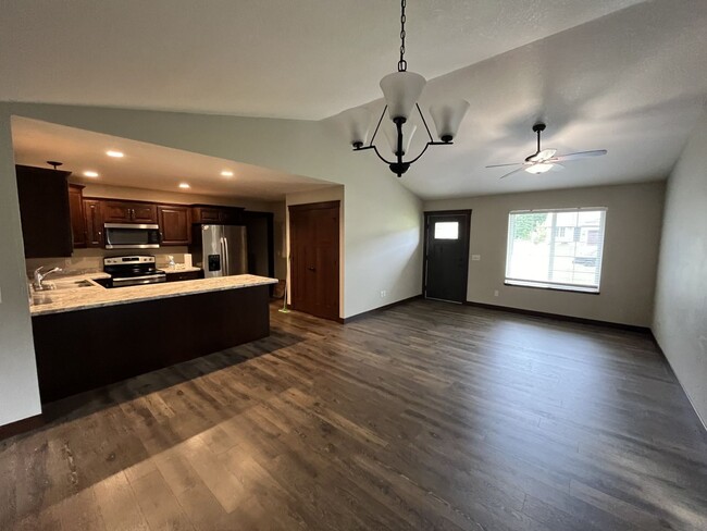 Photo - 4948 Waylon St