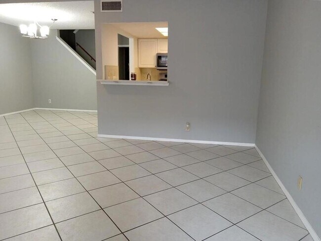 Photo - 910 E Meadowmere Ln