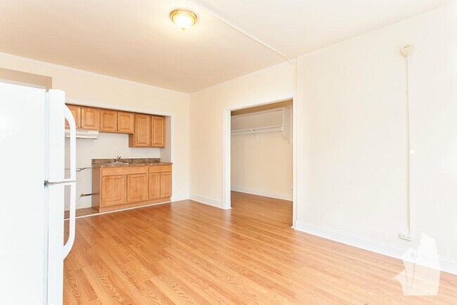 2779 N Milwaukee Ave Unit 207