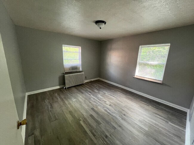 Photo - Spacious, Newly Updated 1-Bed Near UC & Downtown — Off-Street Parking, Radiant Heat Unit 4