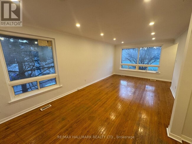 Photo - 75 Bolton Ave