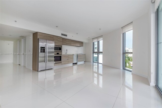 6620 Indian Creek Dr Unit 405