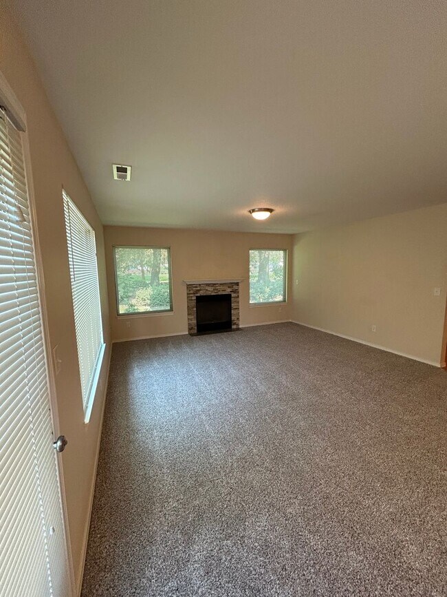 Great 2 Bedroom Condo near Vancouver Mall! House Rental in Vancouver