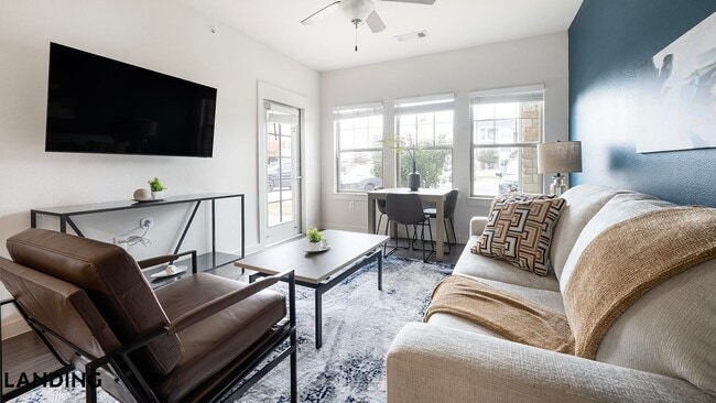 Photo - 2115 Windsor Blvd Unidad 6106