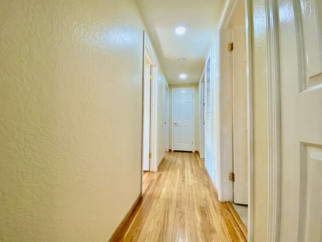 Photo - 5025 Carm Ave