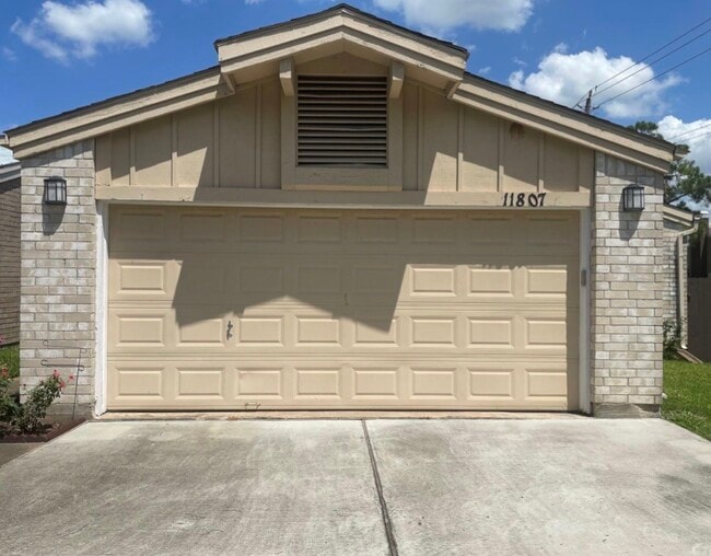 Building Photo - 11807 Dellfern Ct