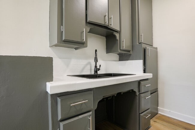 Photo - Catalina Avenue Apartments