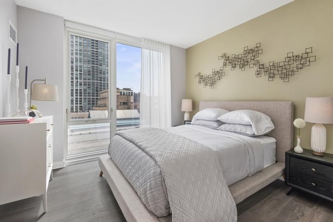 Photo - 125 N Dearborn St