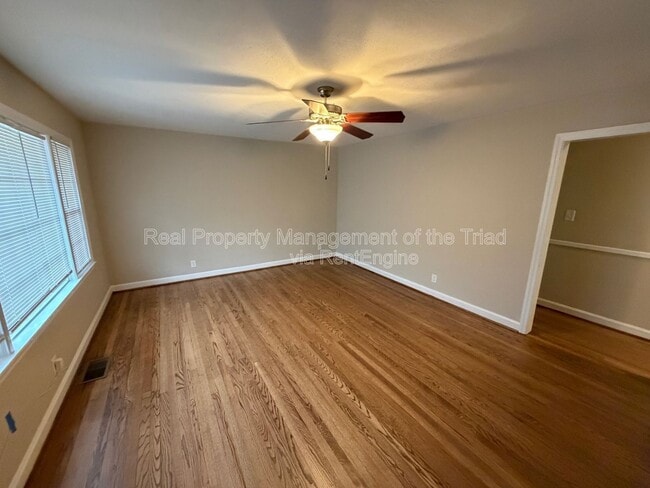 Photo - 2748 Lyndhurst Ave