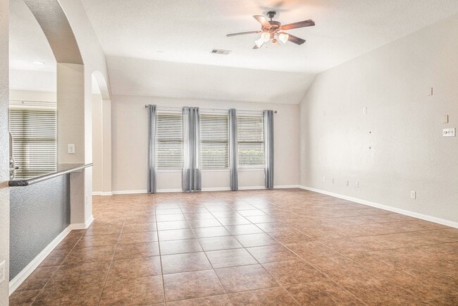 Photo - 139 N Hawkhurst Cir