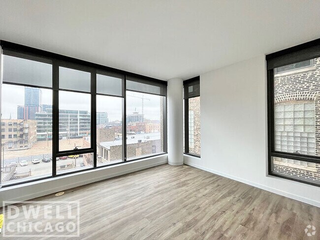 Building Photo - 1111 W Lake St Rental