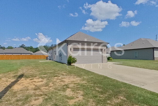 150 White Oak Cir