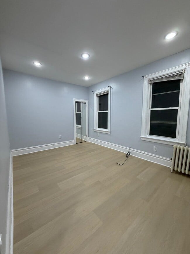 Photo - 154 W 33rd St