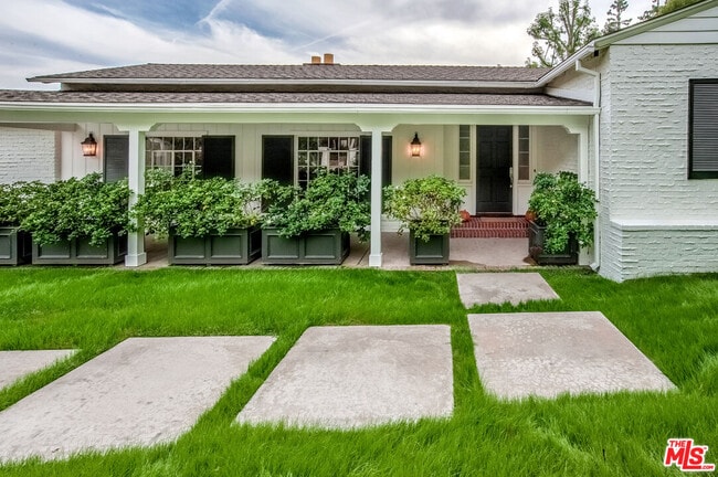 Photo - 1285 Sunset Plaza Dr