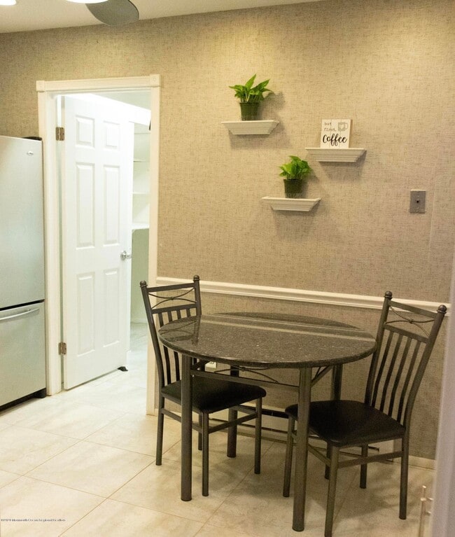 Building Photo - 107 Amberly Dr Unit 107 Amberly  B