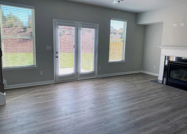 Photo - 3 BEDROOM TOWNHOME IN OAKWOOD!