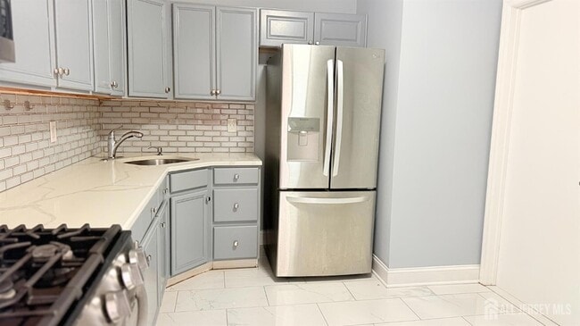 Building Photo - 396 College Dr