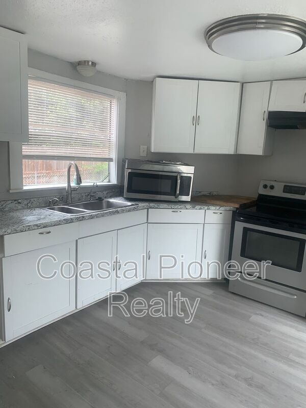 Photo - 6531 Bandura Ave
