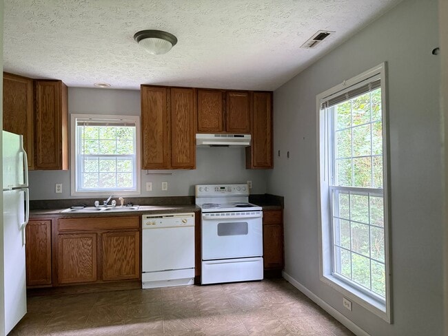 Photo - 4 Greenbriar Rd Unit 4 Greenbriar