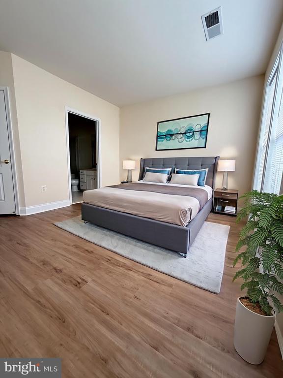 Photo - 800 Grand Champion Dr