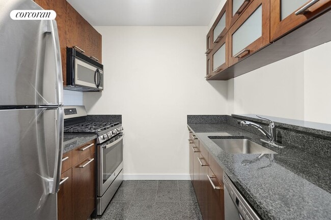 Building Photo - 121 E 23rd St Rental