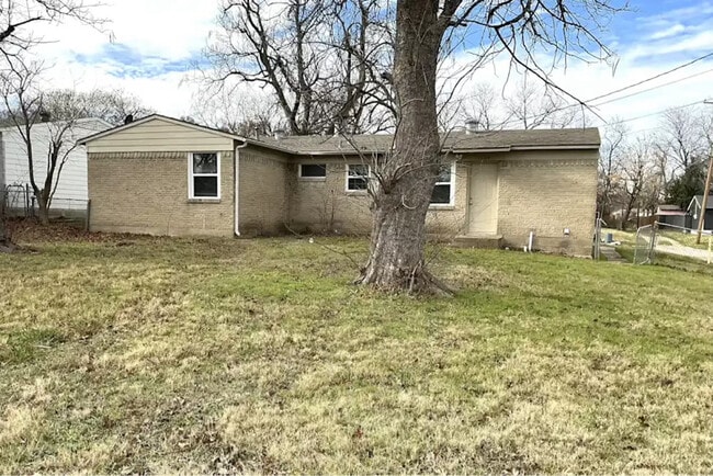 Building Photo - 3308 Ivy Dr