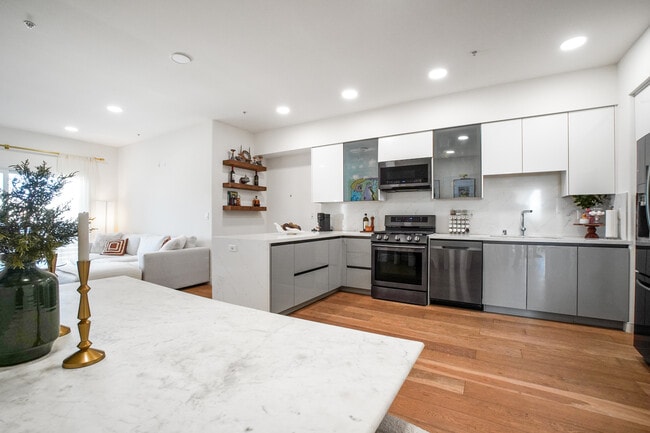 Building Photo - 820 S Wilton Pl Unit 401