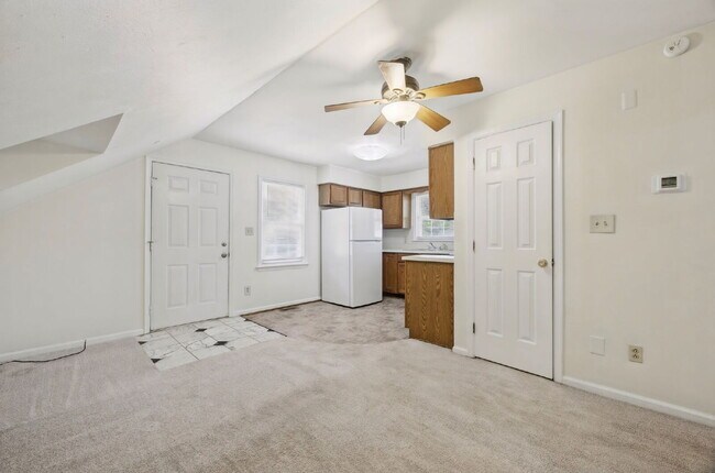 Photo - 2 bed 1 bath with fenced in yard in Norfolk Unit A