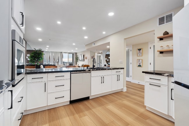 Photo - 2414 Front St Unidad 16