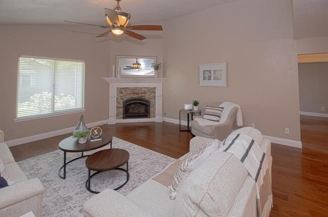 Photo - 1808 Cougar Ln