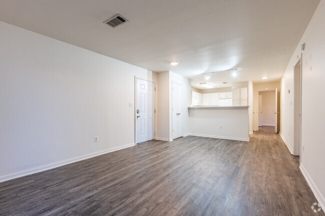3 habitaciones, 3 baños, 120 metros cuadrados, sala de estar, comedor y cocina