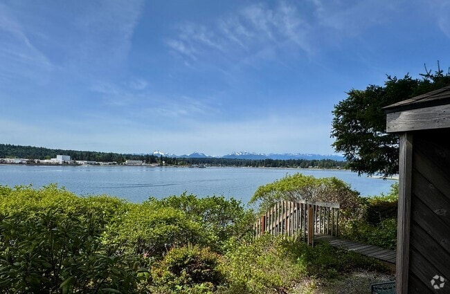 Building Photo - Stunning completely remodeled waterfront P... Unit 33 Rental