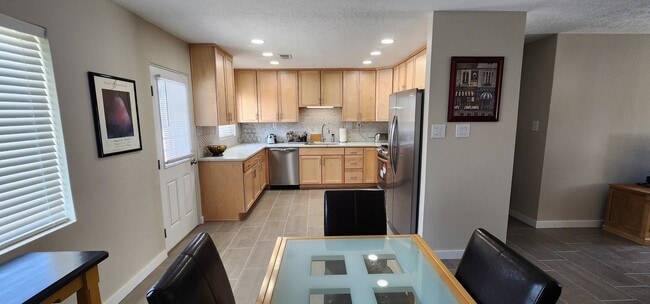 Photo - 7714 Pennsylvania Pl NE