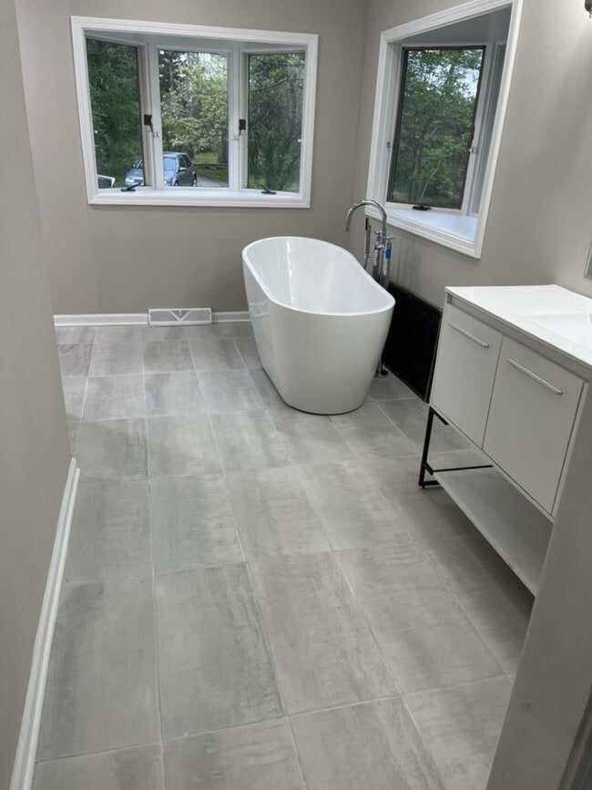 Photo - 18 Alexandra Dr