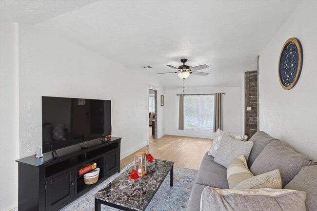 Photo - 711 Red Oak Ln Unidad ID1019621P