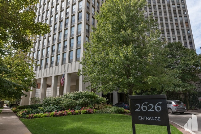 Photo - 2626 N Lakeview Ave Unidad 2506