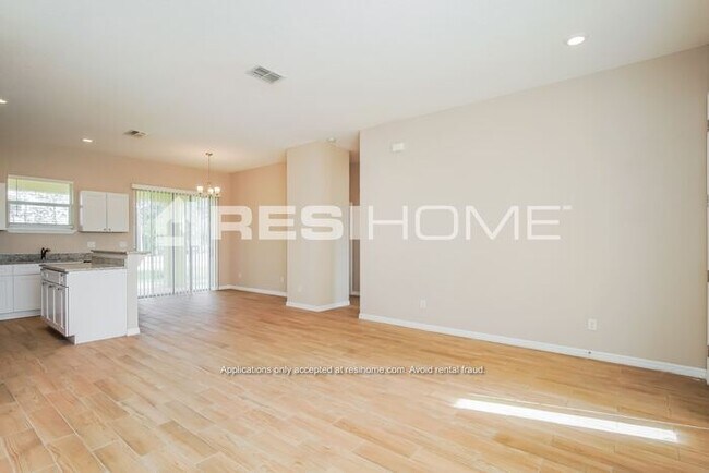 Photo - 35 Sawfish Ln