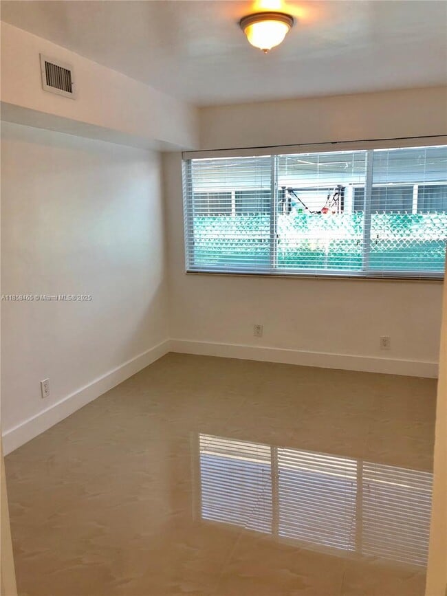 Photo - 8227 Crespi Blvd Unit 3