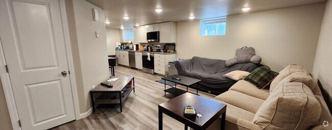 Building Photo - 3-Bed, 2-Bath Beauty in a Can’t-Miss Locat... Rental