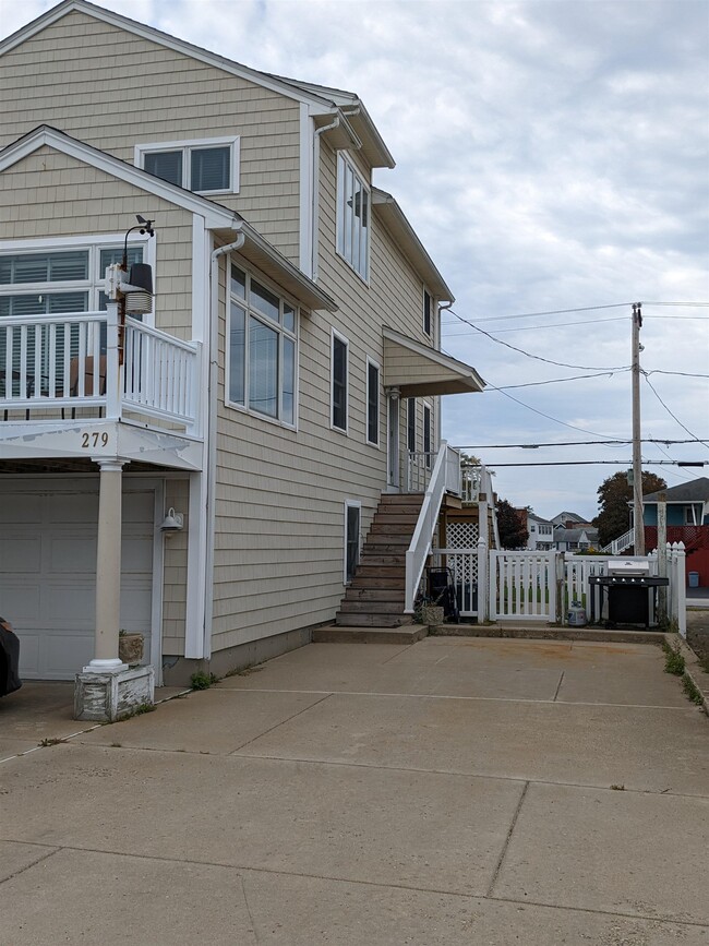 Photo - 279 Portsmouth Ave