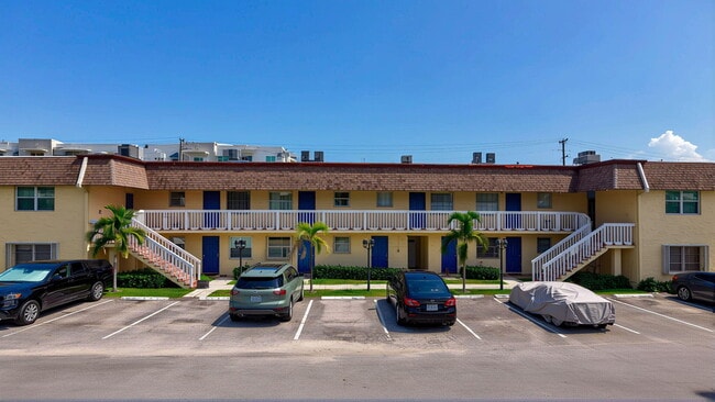 Building Photo - 1204 S Lake Dr Unit 3