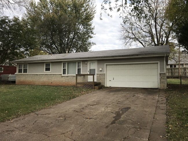 3 Bedrooms! 2 Car Garage! Kickapoo School ... - 3 Bedrooms! 2 Car Garage! Kickapoo School ... House