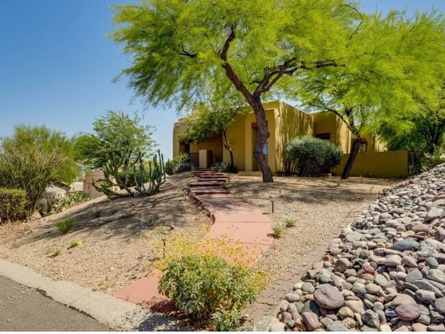 Building Photo - 17031 E Cascade Dr
