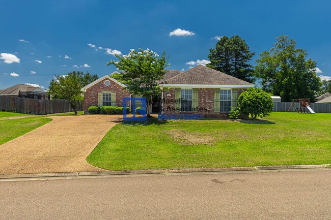 Building Photo - 3 Bed/2 Bath Home in Pearl