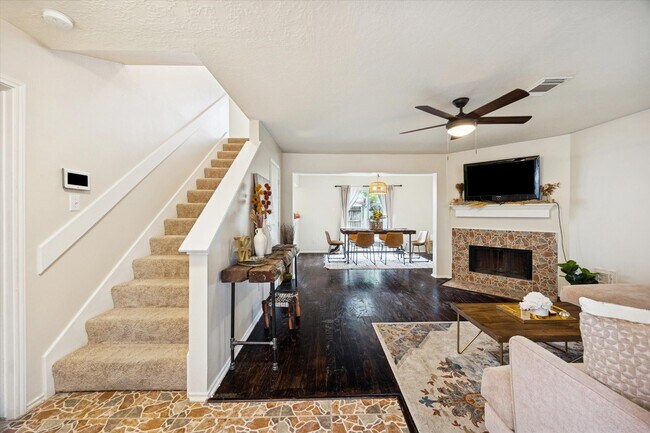 Photo - 8807 Sage Pl Dr