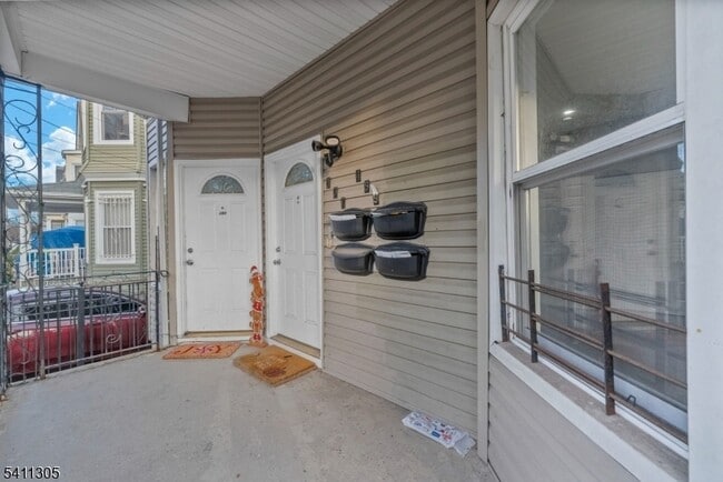 Photo - 467-469 Summer Avenue Unit 1 Unidad 1